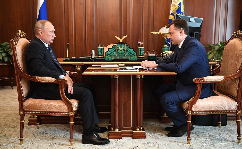 Владимир Путин и глава ОАК Юрий Слюсарь