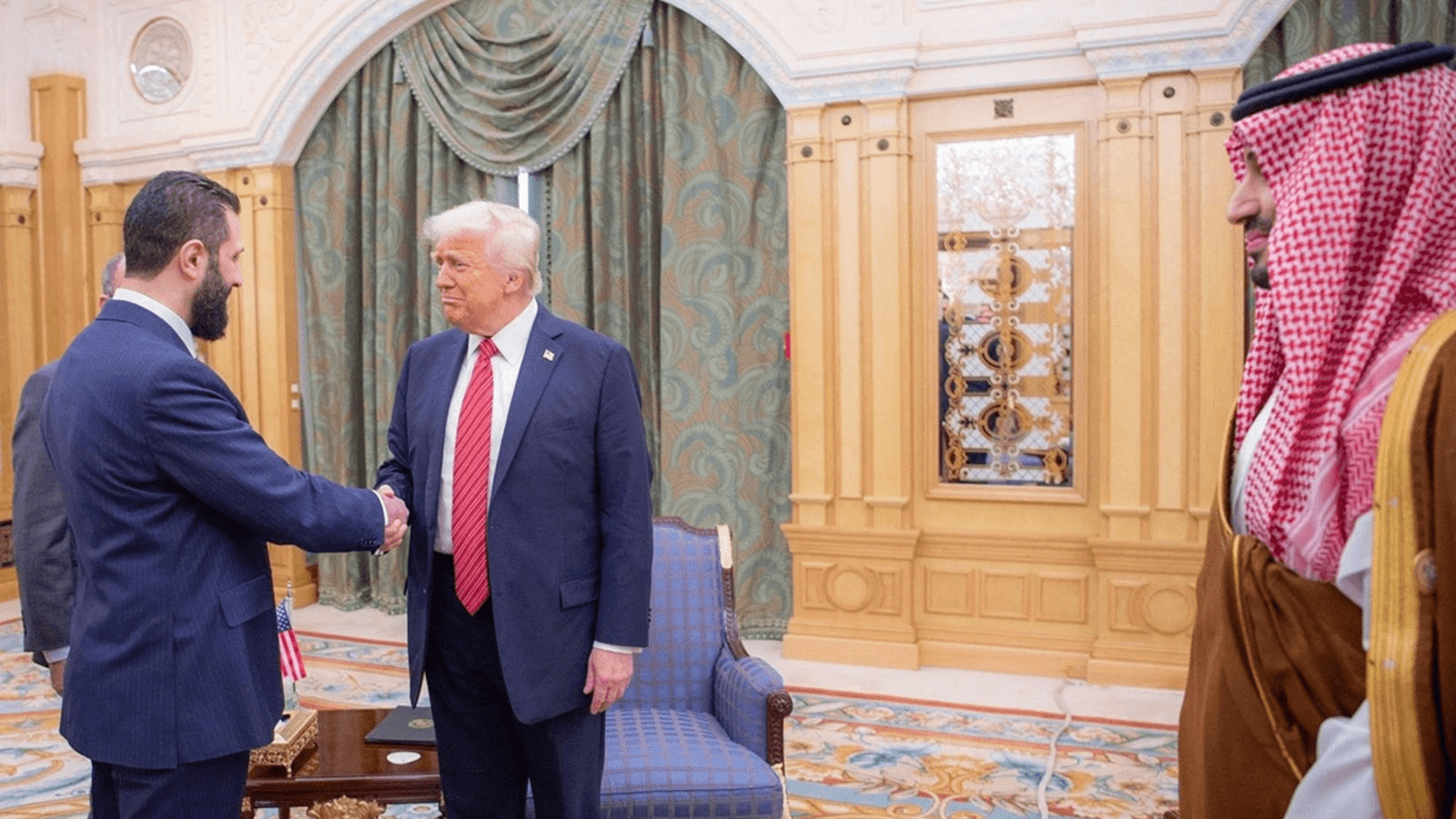 Фото: Дональд Трамп на встрече с президентом Сирии Ахмедом аль-Шараа в Эр-Рияде, Саудовская Аравия / Saudi Press Agency/Handout/Reuters