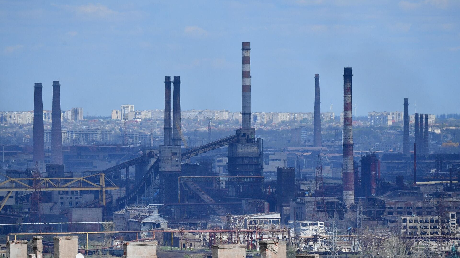 На «Азовстали» в результате российских авиаударов уже более 600 раненых. Мэр Мариуполя назвал происходящее геноцидом
