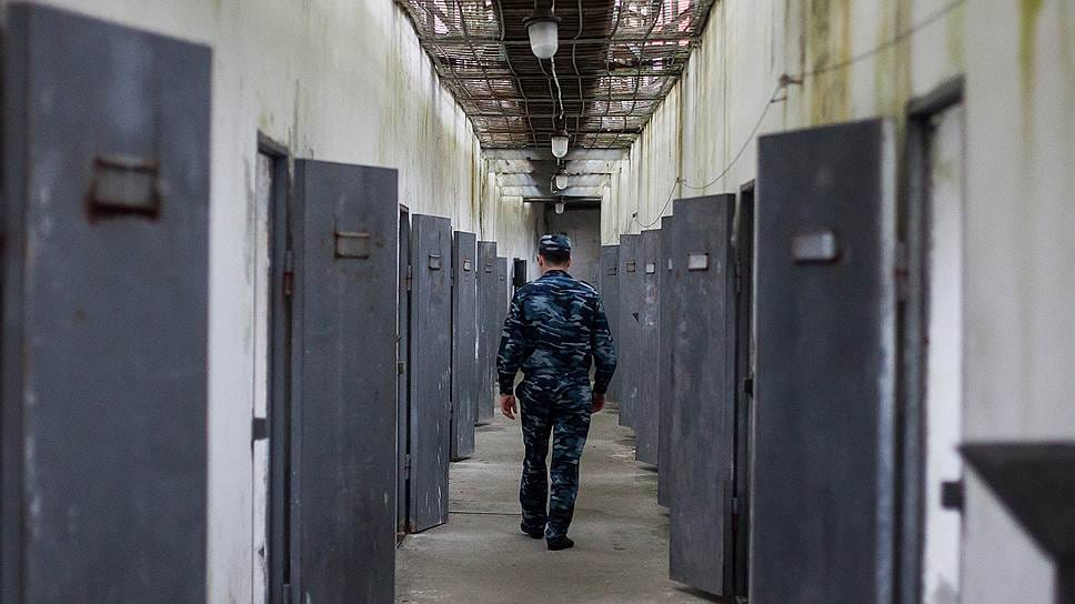 Петербуржца арестовали почти на месяц за надпись «Слава Украине! Героям слава!»