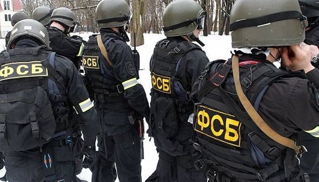 Сотрудники ФСБ при задержании убили двоих подозреваемых, планировавших «напасть на военкомат» — Baza