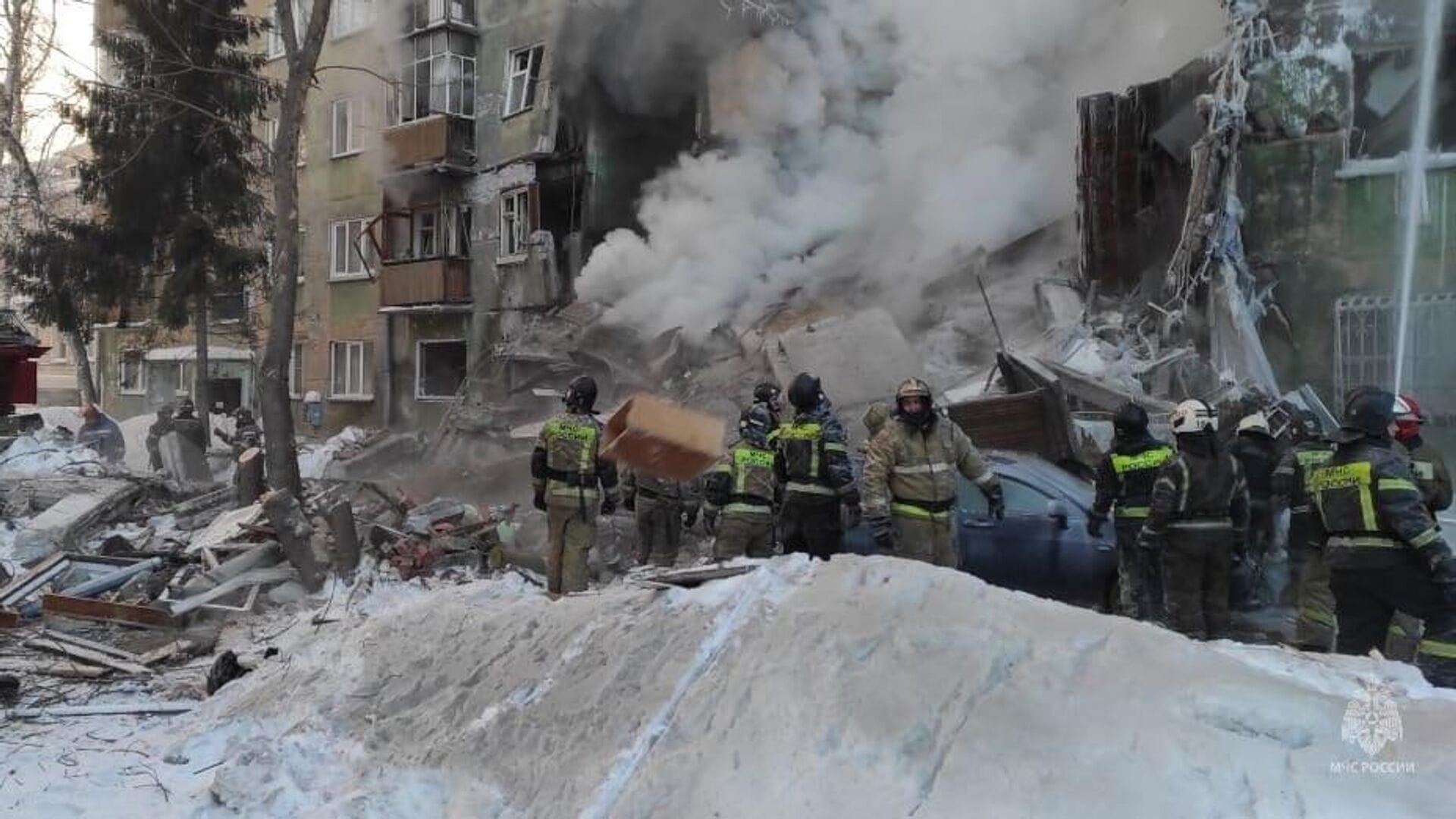 Число погибших в результате взрыва газа в Новосибирске выросло до 12