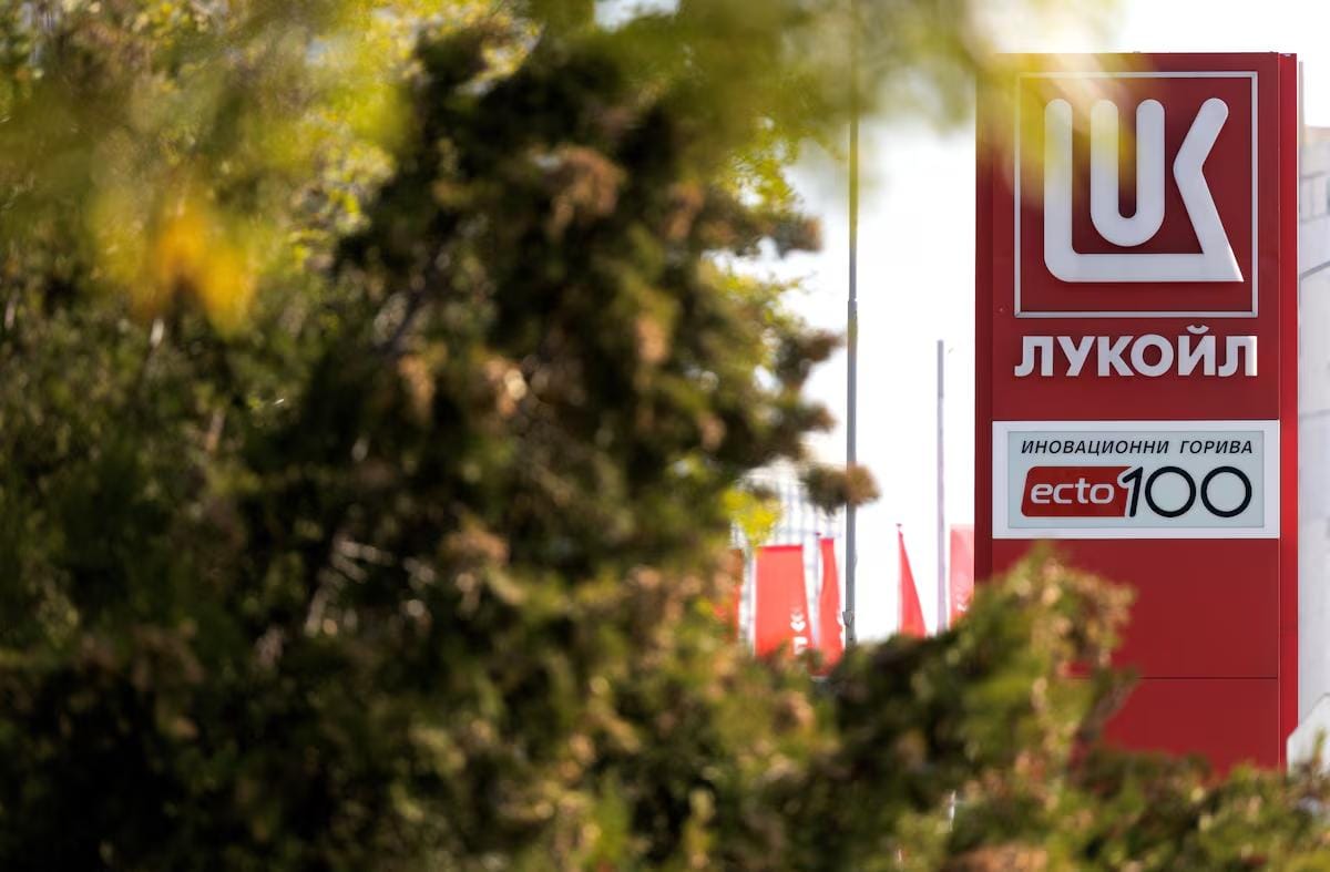 Великобритания временно сняла санкции с болгарских активов «Лукойла»
