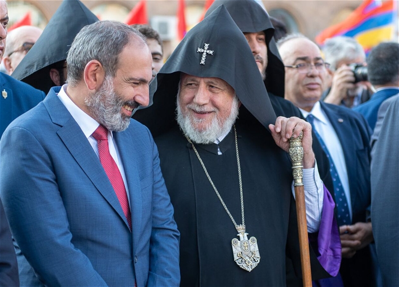 Никол Пашинян и Католикос всех армян Гарегин Второй